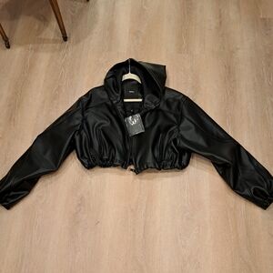 Chic Black Faux Leather Cropped Jacket
